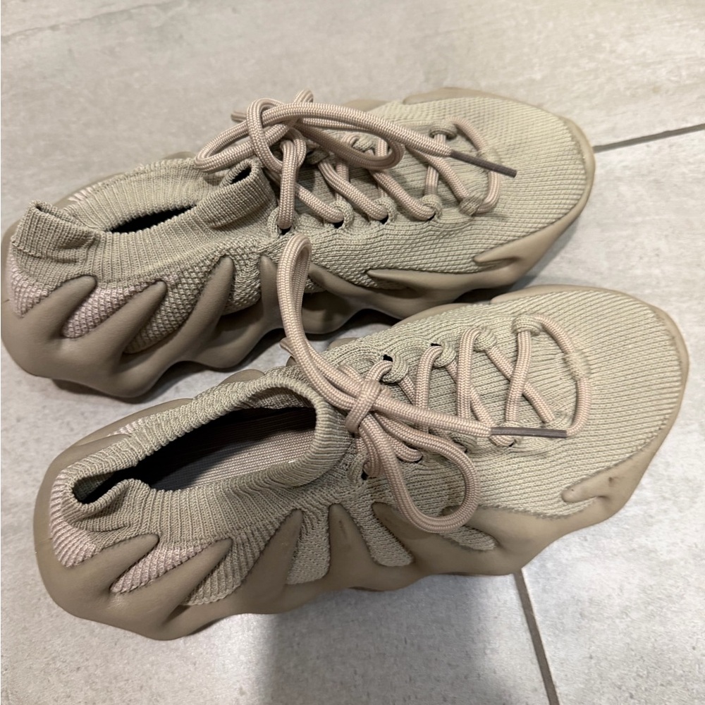 Yezzy - Picture 5 of 5